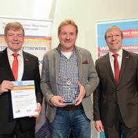 Maler- und Lackierermeister Andreas Simon aus Hockenheim erhält Ausbildungs-Stele