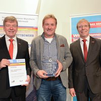 Maler- und Lackierermeister Andreas Simon aus Hockenheim erhält Ausbildungs-Stele